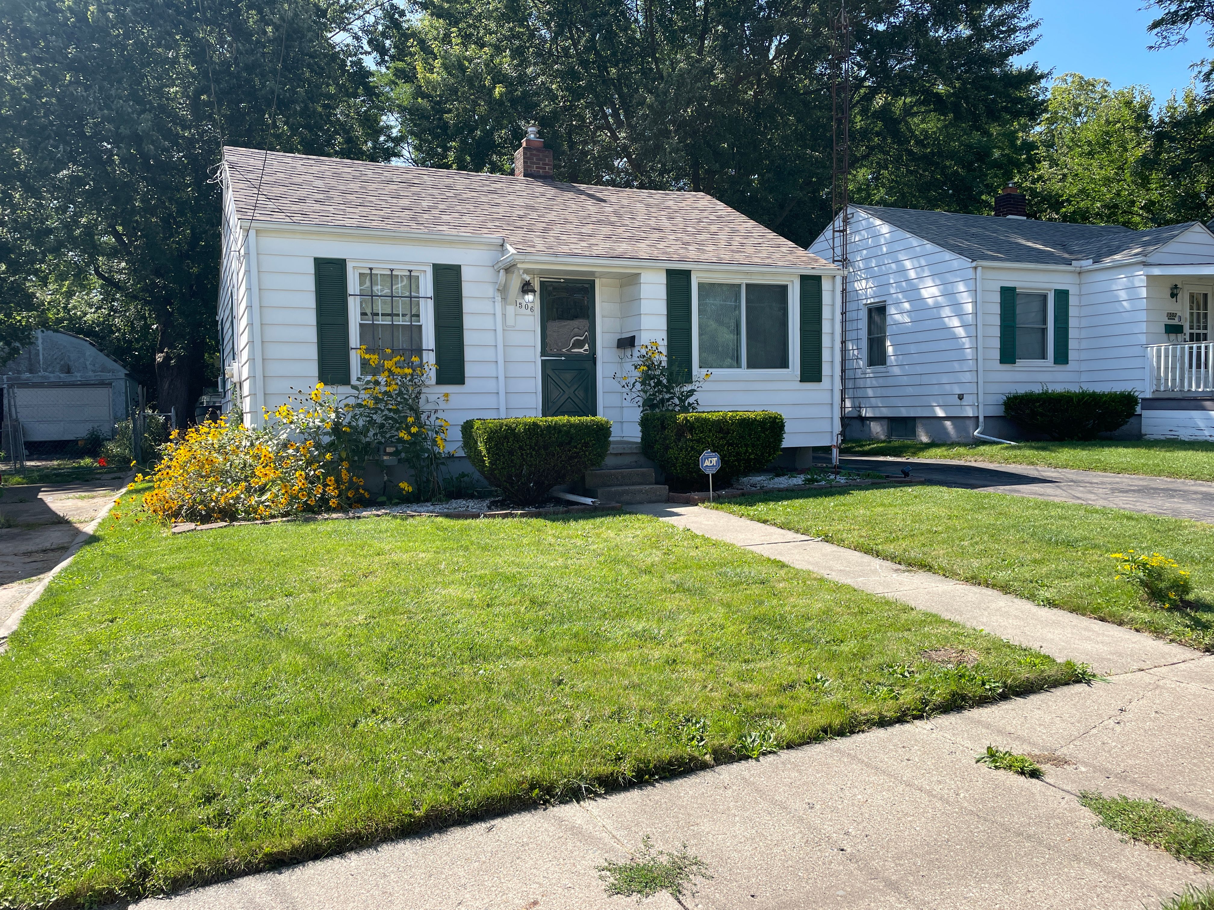 View Flint, MI 48503 house