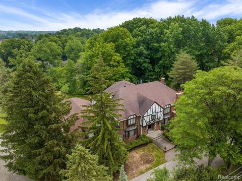 4670 COVE Road West Bloomfield Charter Township MI 48323