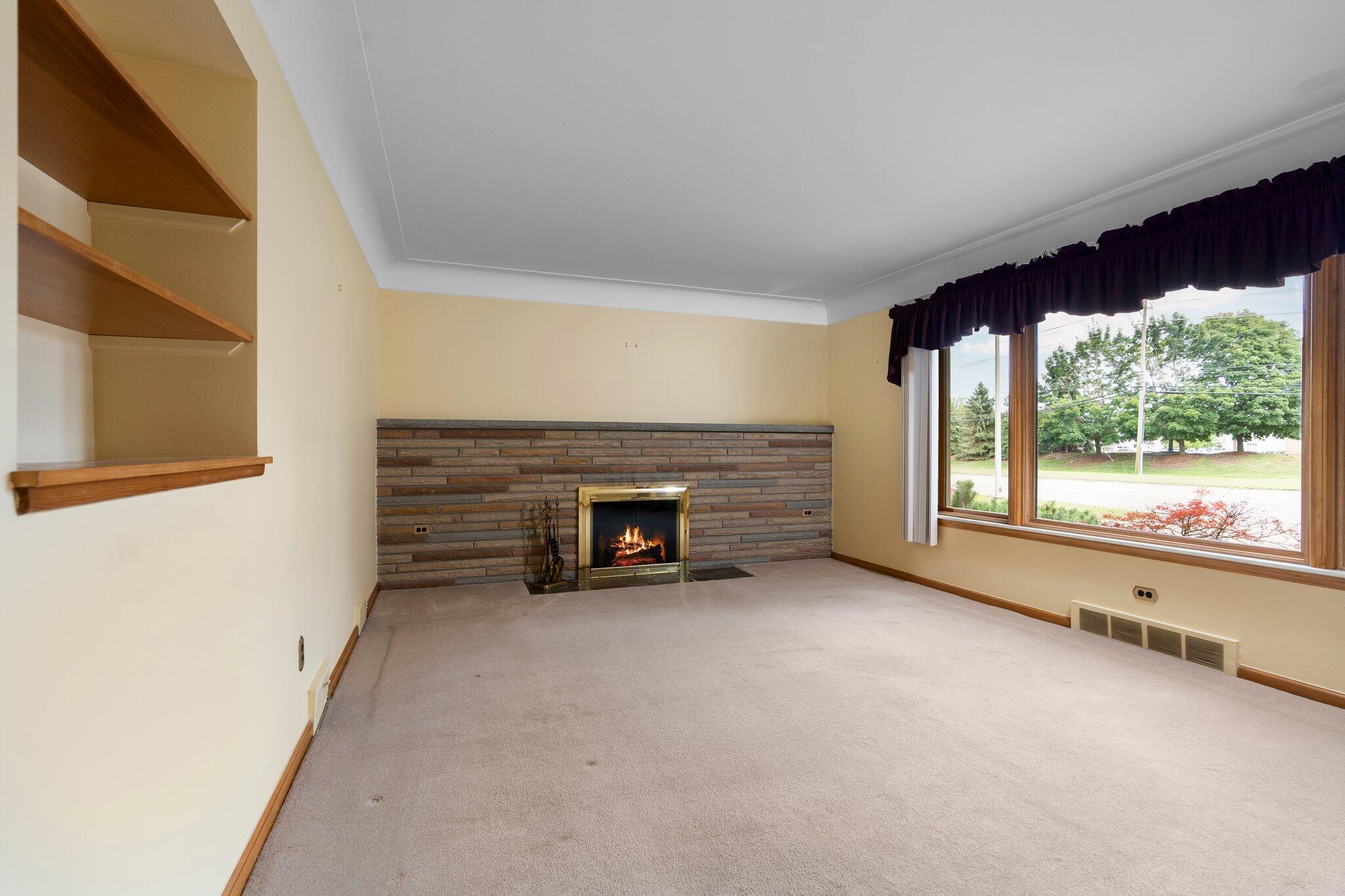 Photo 8 of 39 of 15940 Goddard Road house