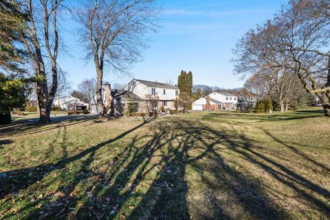 A home in West Bloomfield Twp