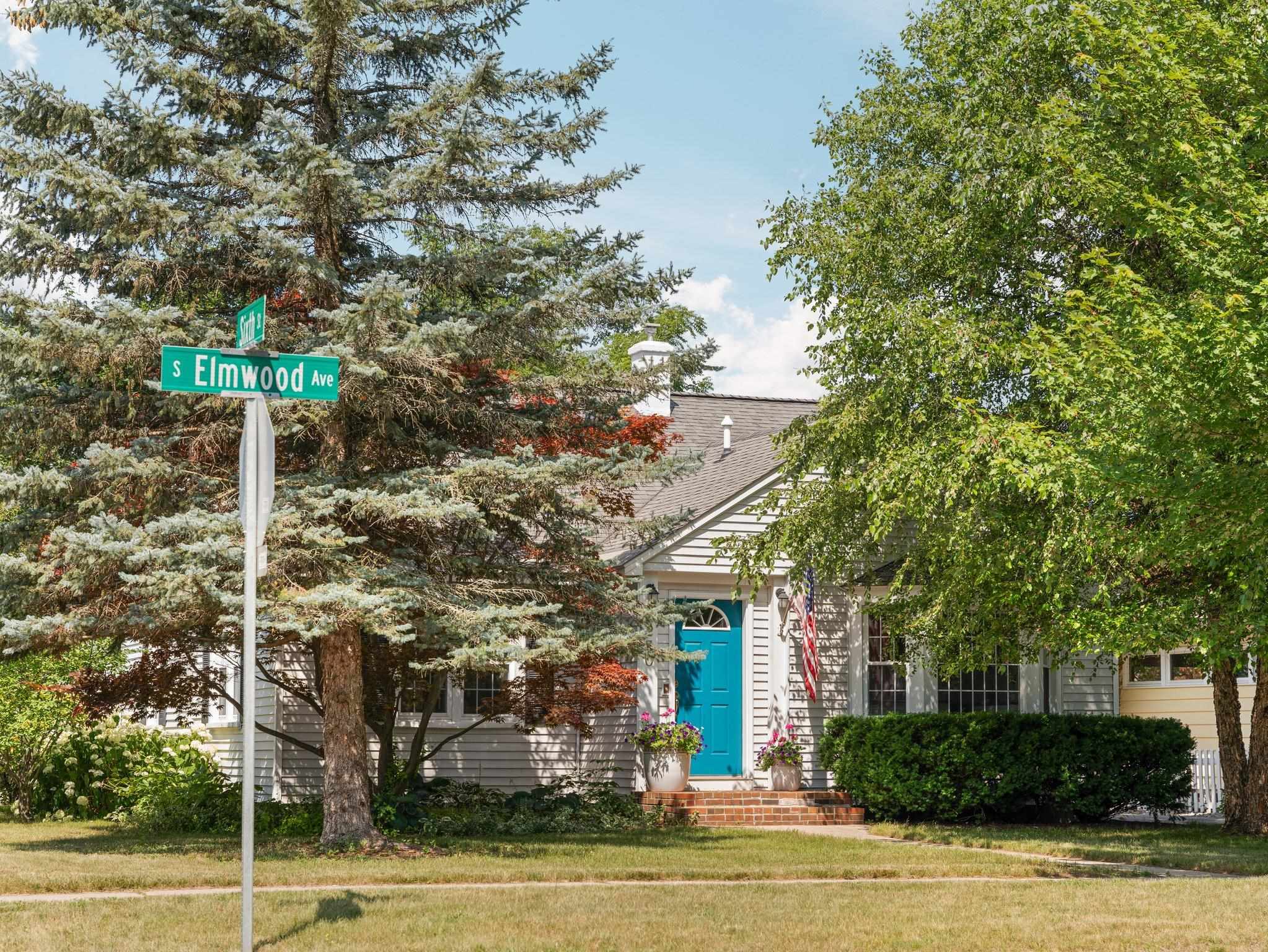 Photo 3 of 37 of 230 S Elmwood Avenue house