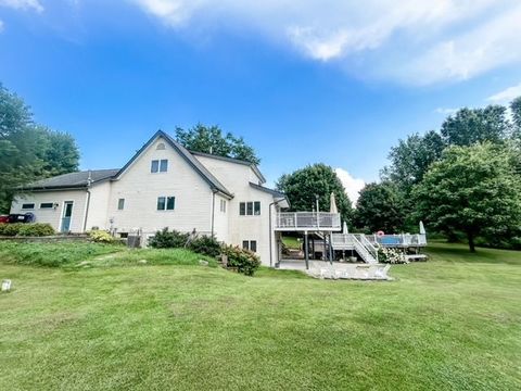 A home in Putnam Twp