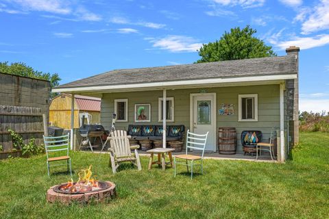 A home in Three Oaks Twp