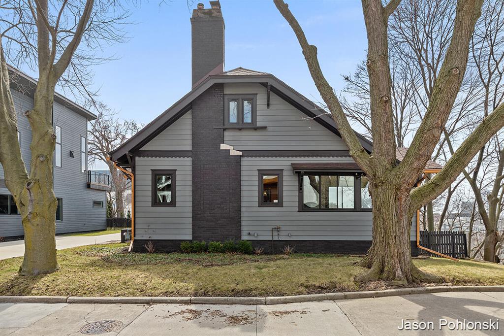 4 Trowbridge Street NE
