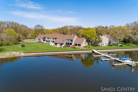 A home in Spring Lake Vlg