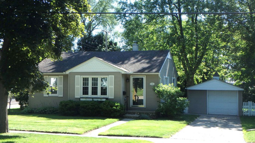 Photo for 36 S HOLCOMB Road, Village Of Clarkston, MI 48346 (MLS # 20240046926)