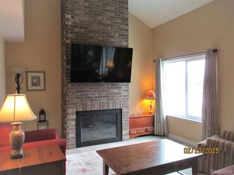 35468 HERITAGE Lane Farmington City MI 48335