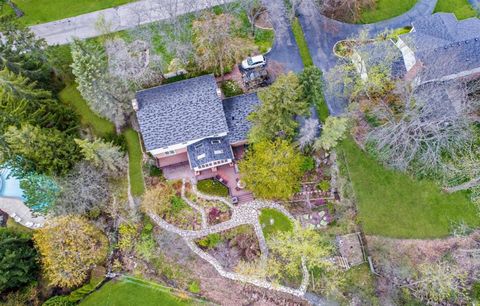 A home in Bloomfield Twp