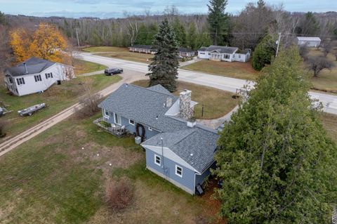 A home in Suttons Bay Twp