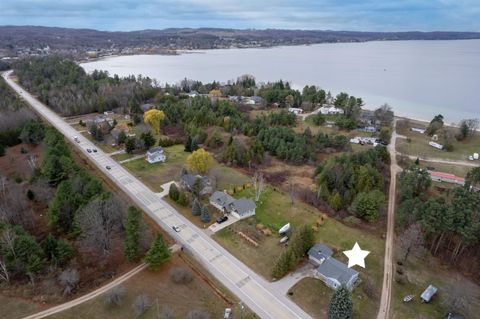 A home in Suttons Bay Twp