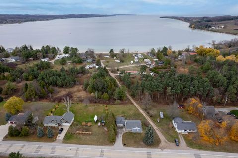 A home in Suttons Bay Twp