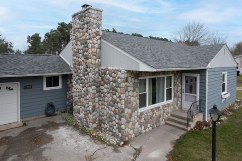 A home in Suttons Bay Twp