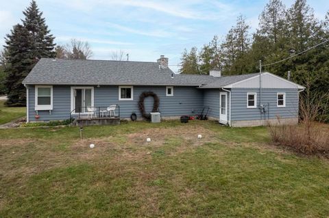 A home in Suttons Bay Twp