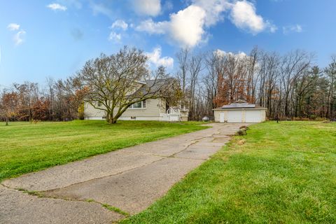 A home in Three Oaks Twp