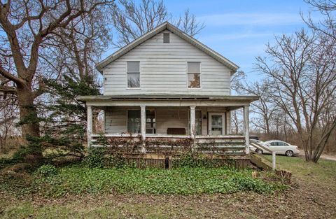 A home in Three Oaks Vlg