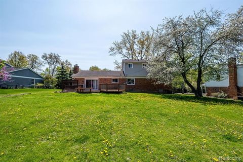 A home in Bloomfield Twp