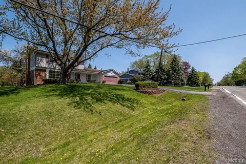 A home in Bloomfield Twp