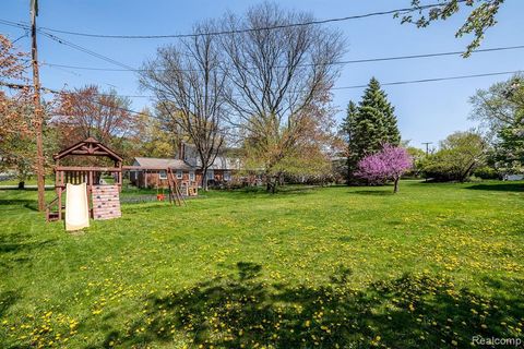 A home in Bloomfield Twp