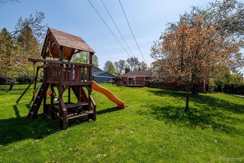 A home in Bloomfield Twp