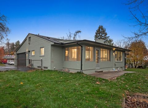 A home in Bloomfield Twp