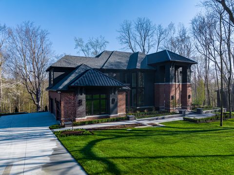 A home in Bloomfield Twp