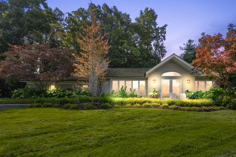 A home in Bloomfield Twp