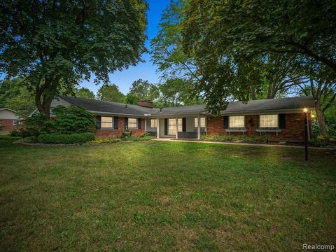 A home in Bloomfield Twp