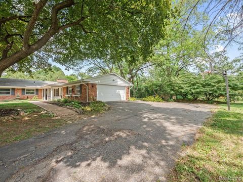 A home in Bloomfield Twp