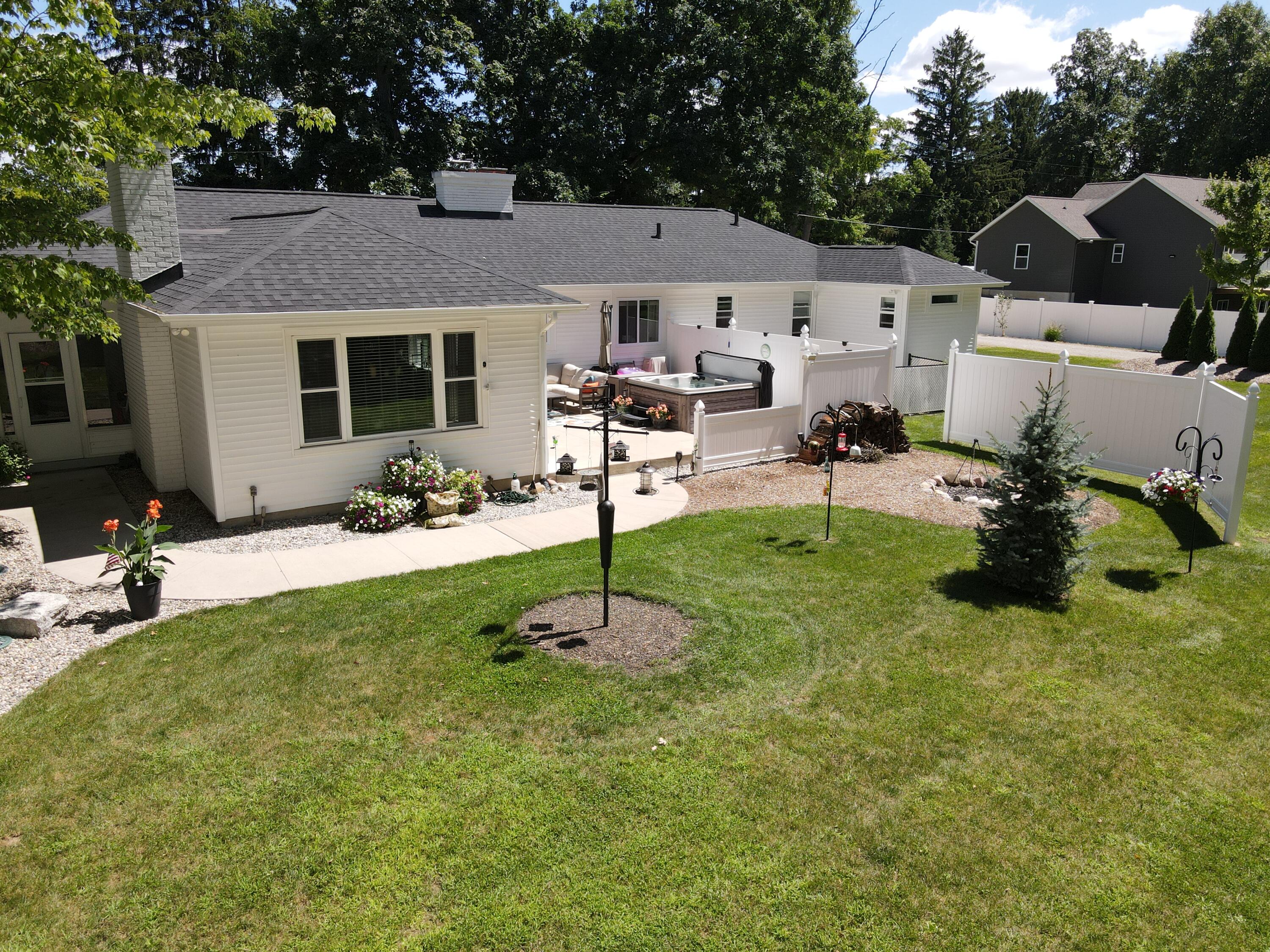 Photo 4 of 58 of 111 Maynard Avenue SW house