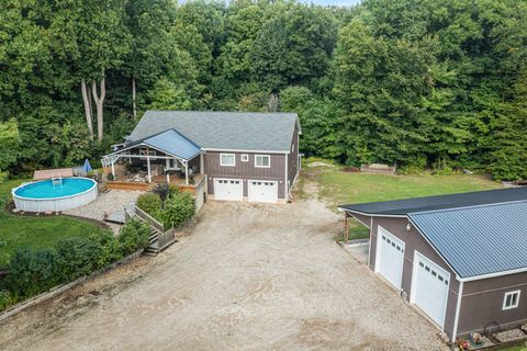 A home in Newberg Twp