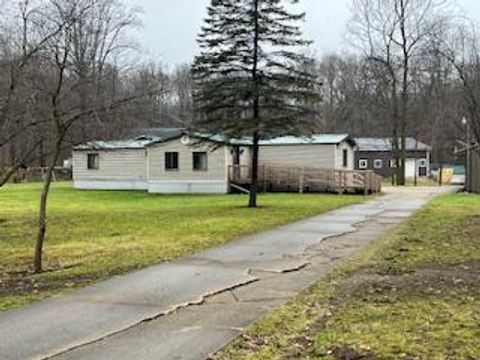 A home in Newberg Twp