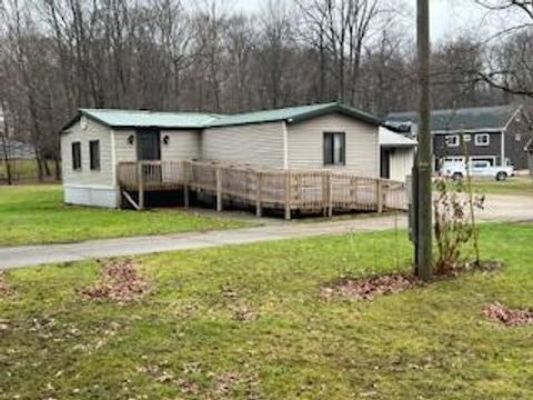 A home in Newberg Twp