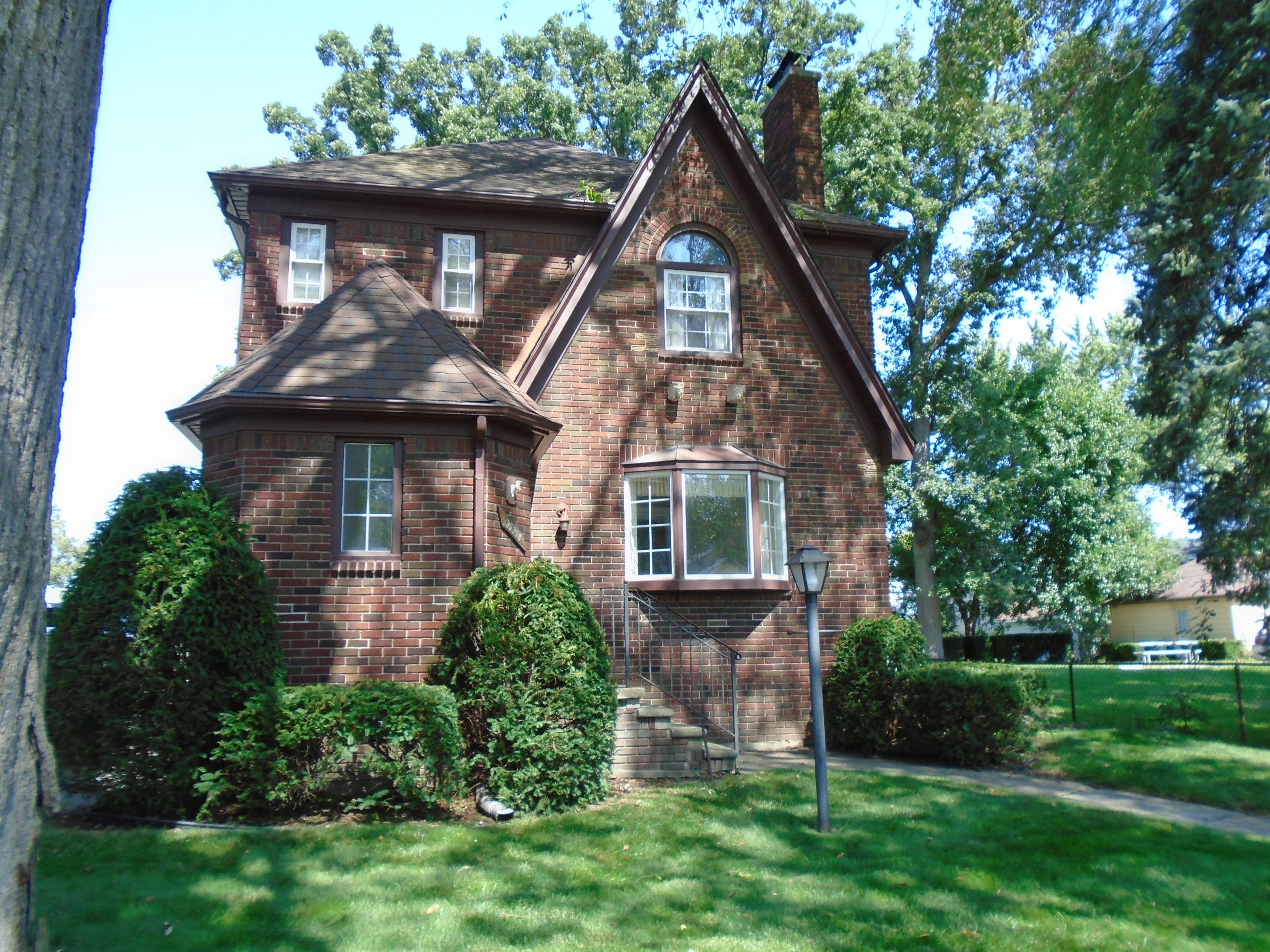 View Wayne, MI 48184 property