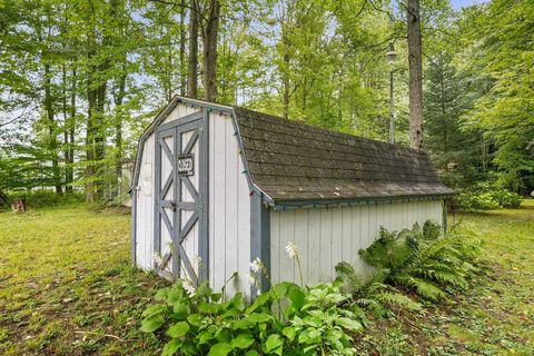 A home in Joyfield Twp