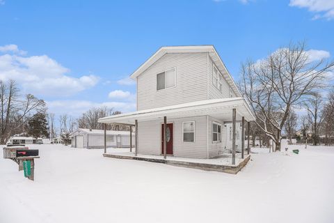 A home in Flowerfield Twp