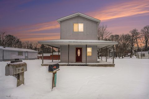 A home in Flowerfield Twp