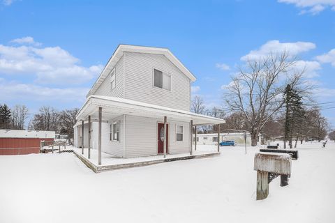 A home in Flowerfield Twp