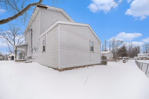 A home in Flowerfield Twp