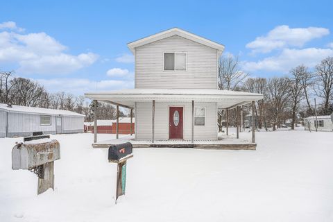 A home in Flowerfield Twp