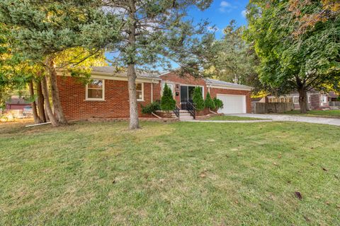 A home in Harper Woods