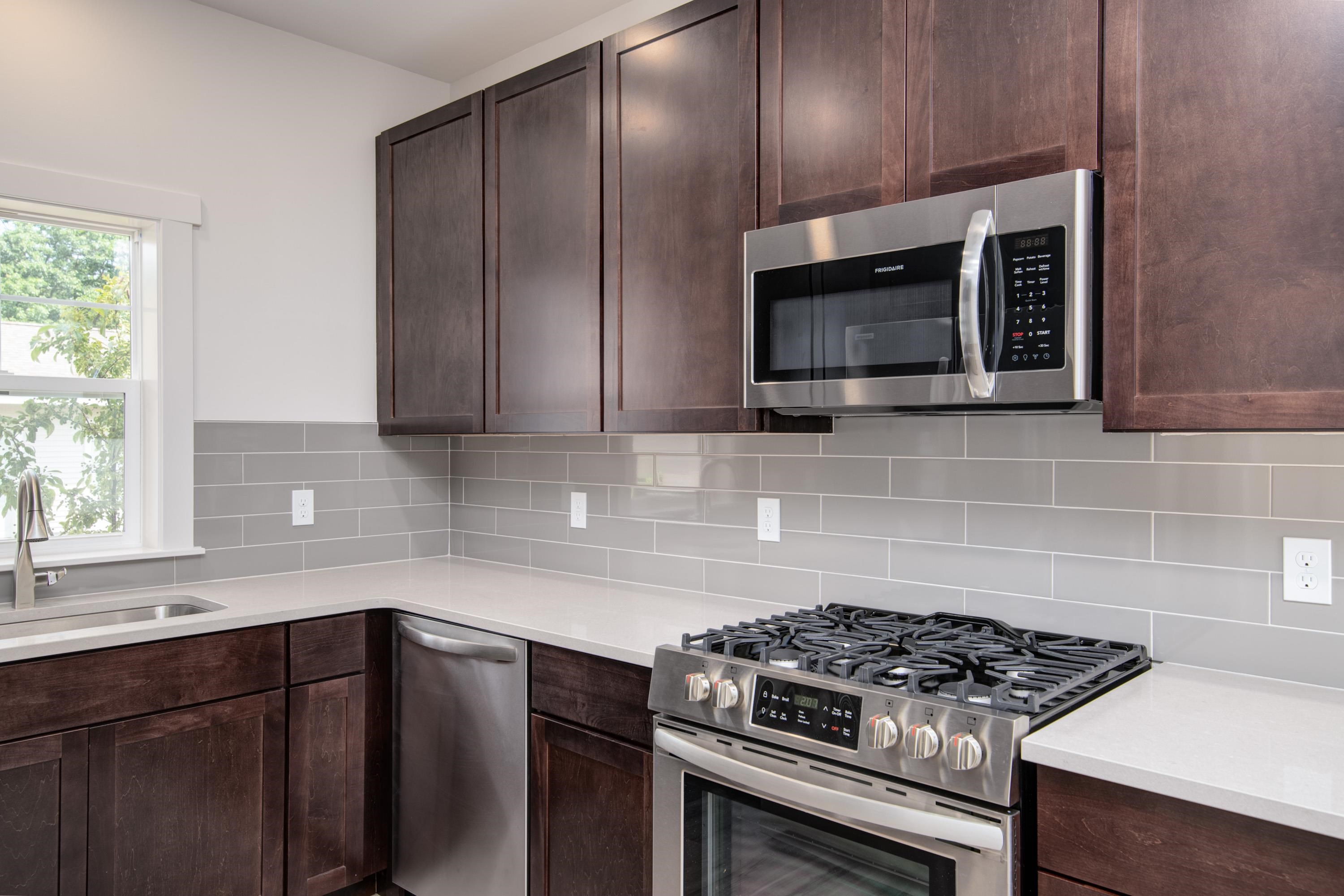 Photo 4 of 36 of 1548 Simsbury Street condo