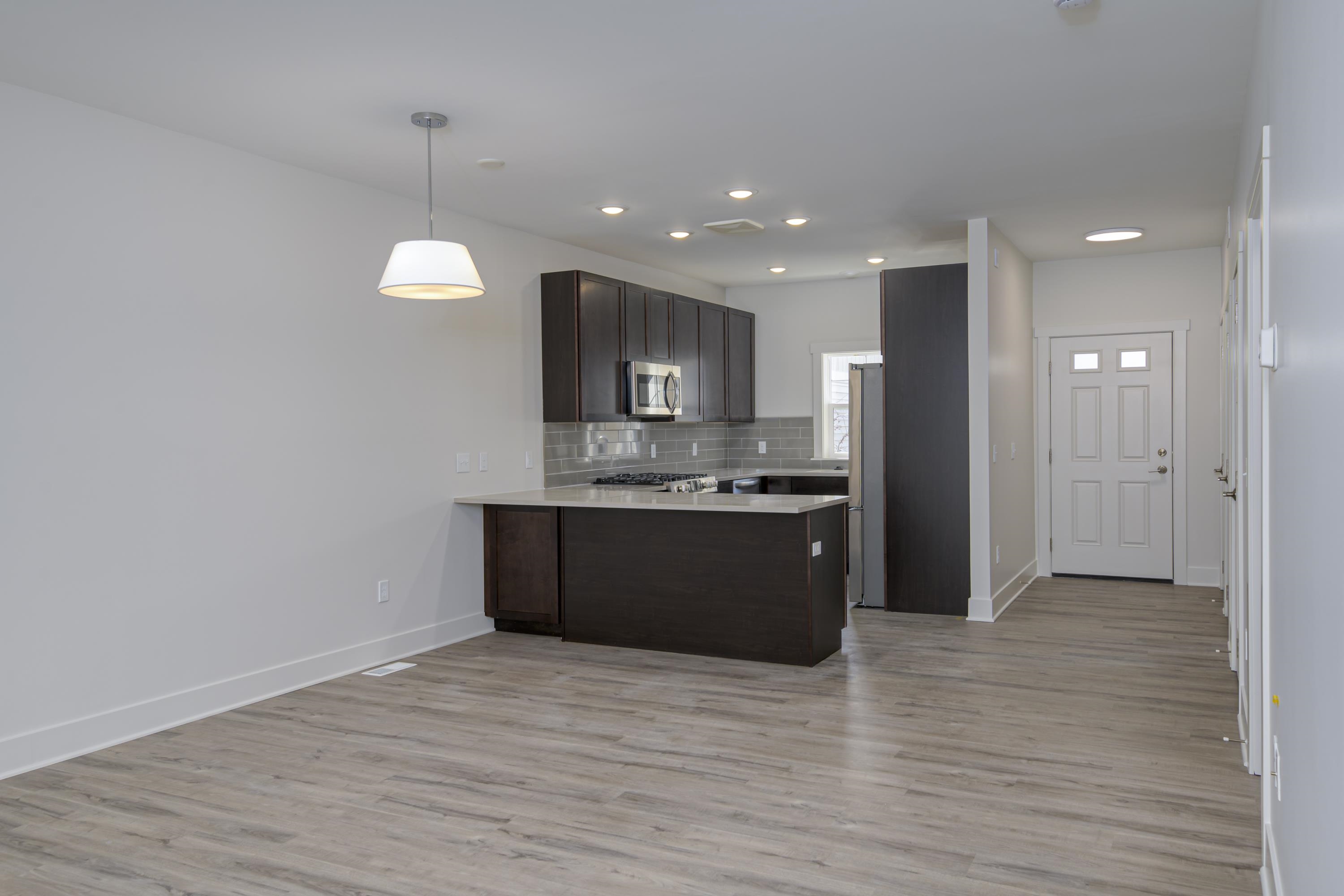 Photo 2 of 36 of 1548 Simsbury Street condo
