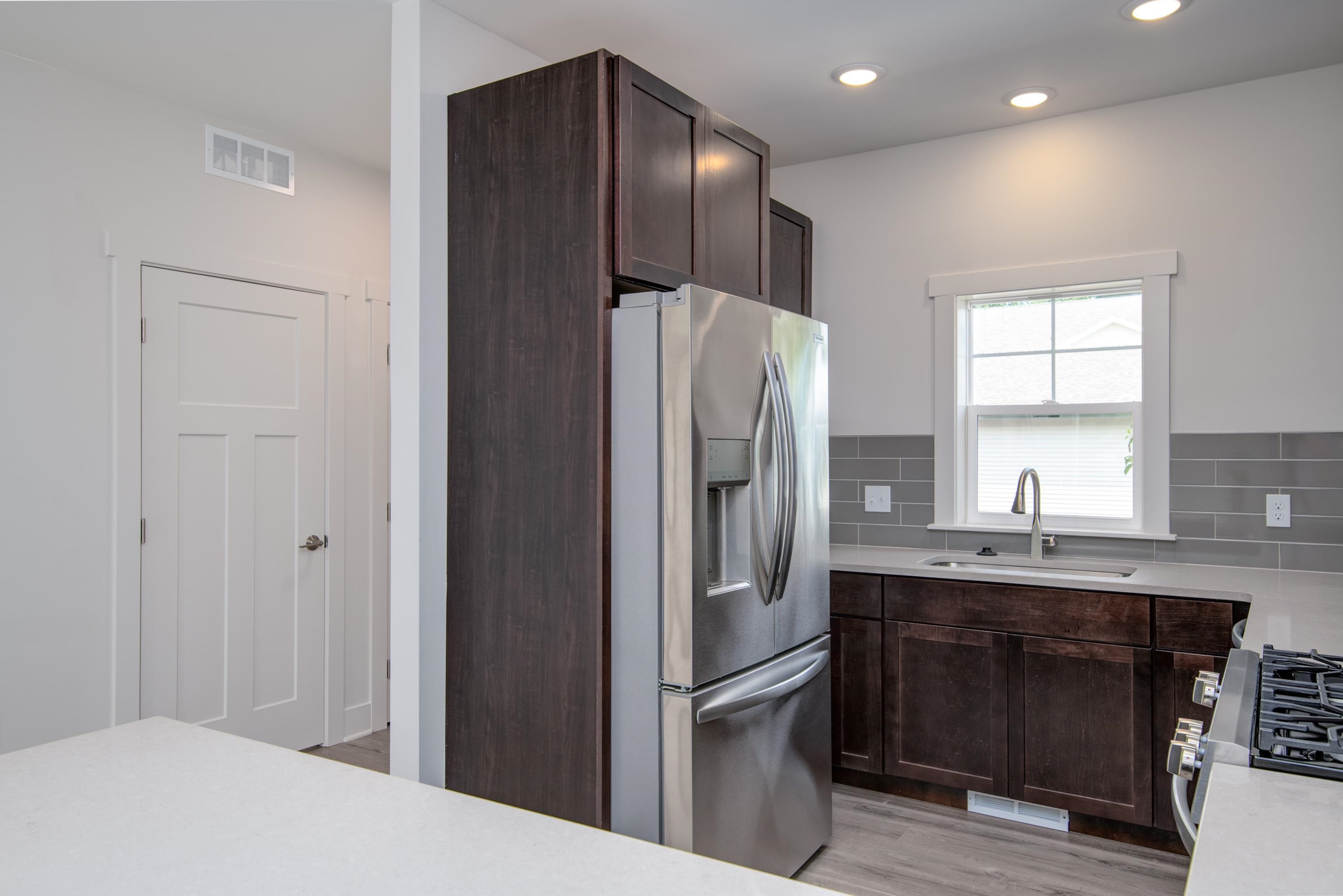 Photo 7 of 36 of 1548 Simsbury Street condo