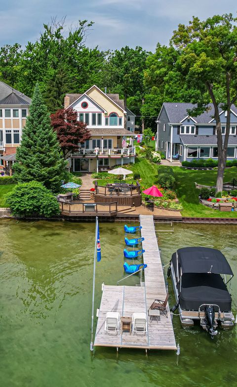 A home in West Bloomfield Twp