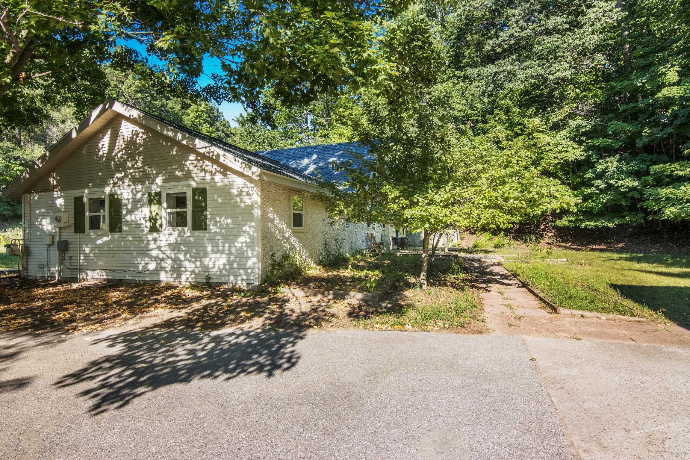 Photo 4 of 26 of 2890 Holiday Road house