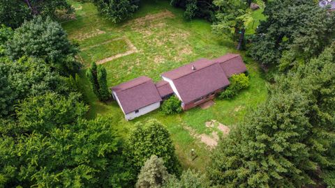 A home in Bloomfield Twp