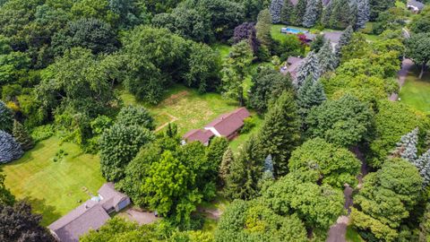 A home in Bloomfield Twp