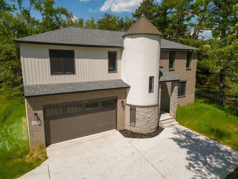 A home in Bloomfield Twp