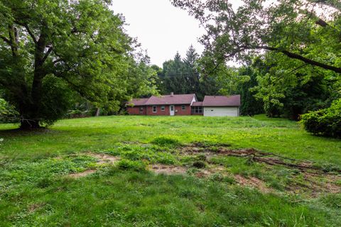 A home in Bloomfield Twp