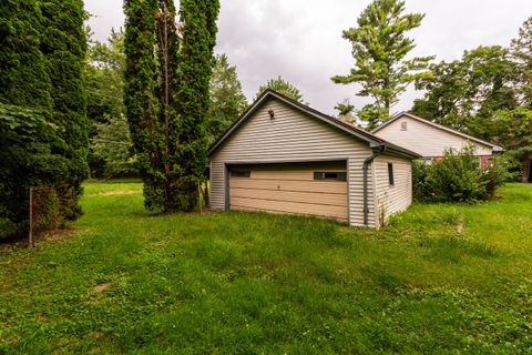 A home in Bloomfield Twp